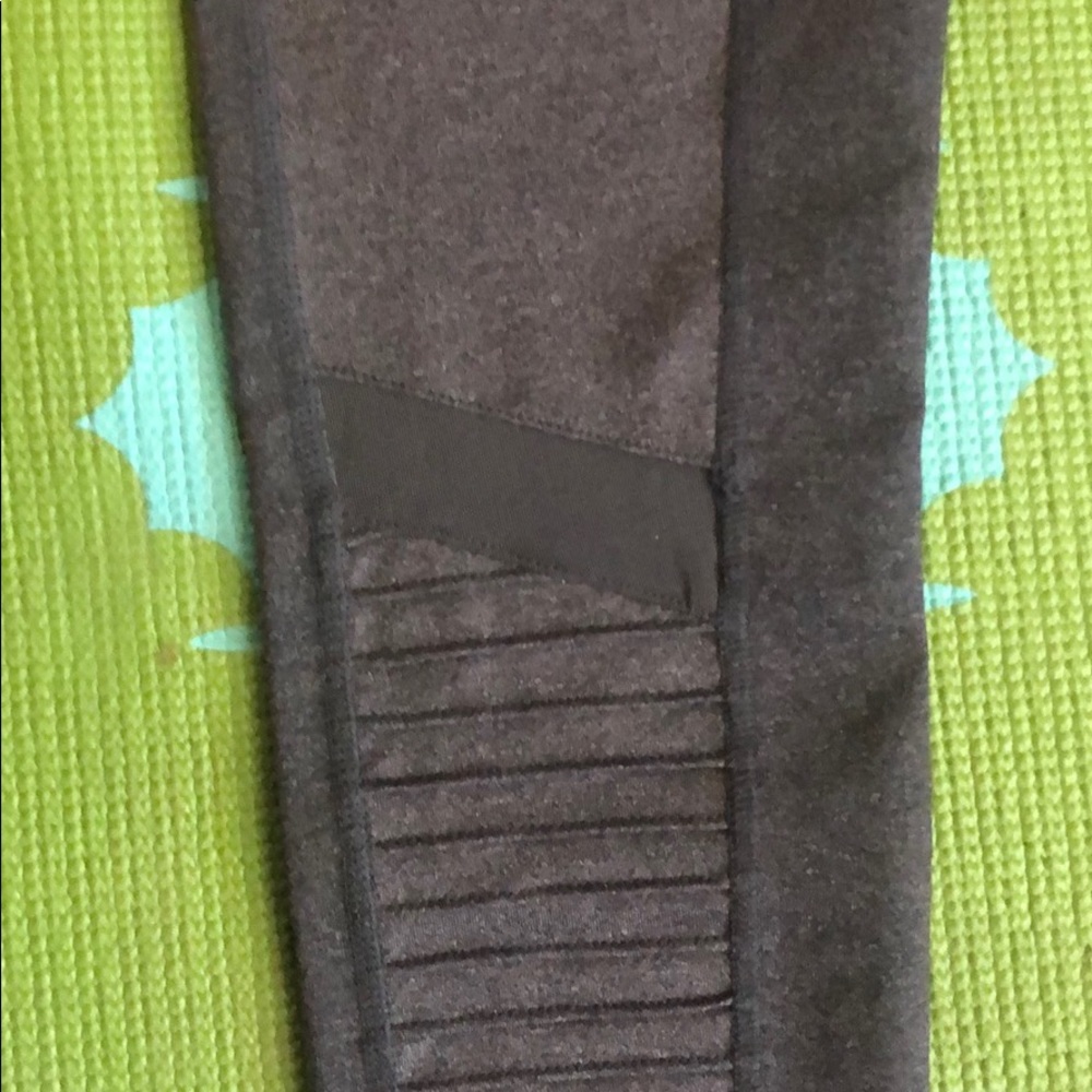 ALO Yoga Moto Leggings - Picture 5 of 5